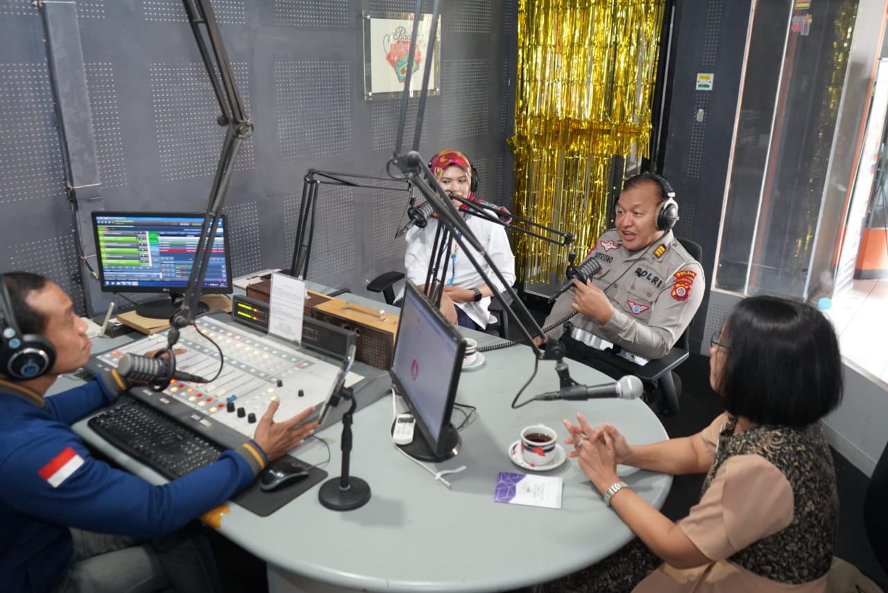 Tim Pembina Samsat Kota Yogyakarta Talkshow di Radio Kota Perak FM