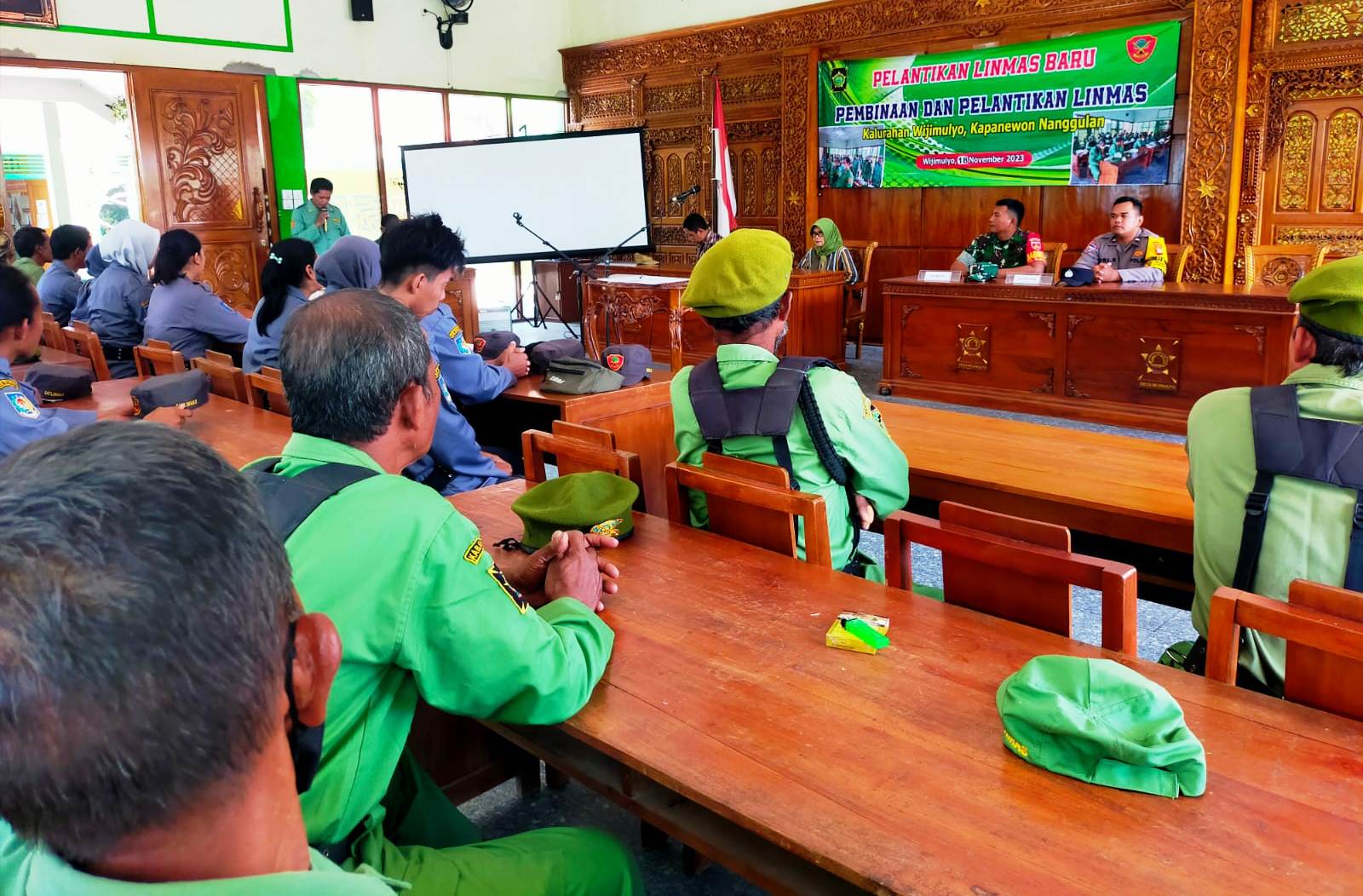 Babinsa Wijimulyo Laksanakan Pembinaan Linmas