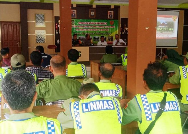 Pembinaan Anggota Linmas Kalurahan Giripurwo dan Depok