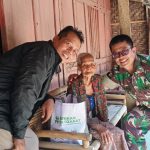 Babinsa Pengasih Distribusikan Bantuan Paket Sembako