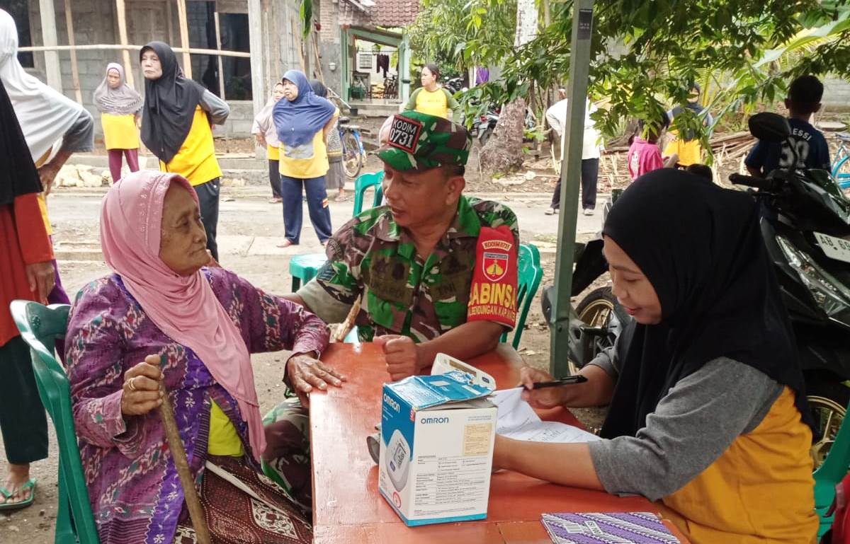 Babinsa Bendungan Pererat Hubungan Dengan Kader Kesehatan dan Lansia