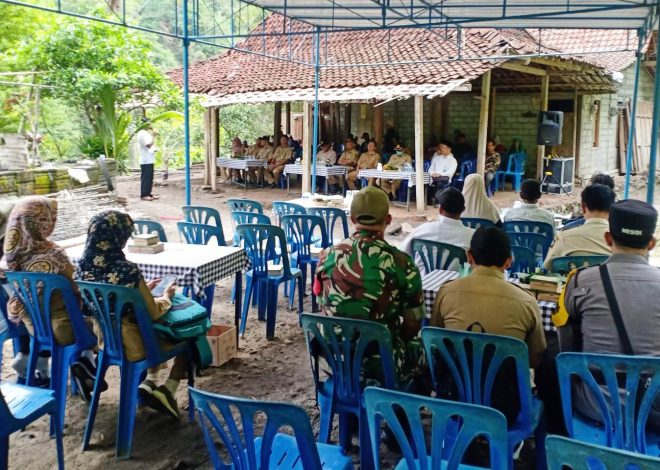 Babinsa Pendoworejo Dampingi Kegiatan Penyerahan Bantuan RTLH