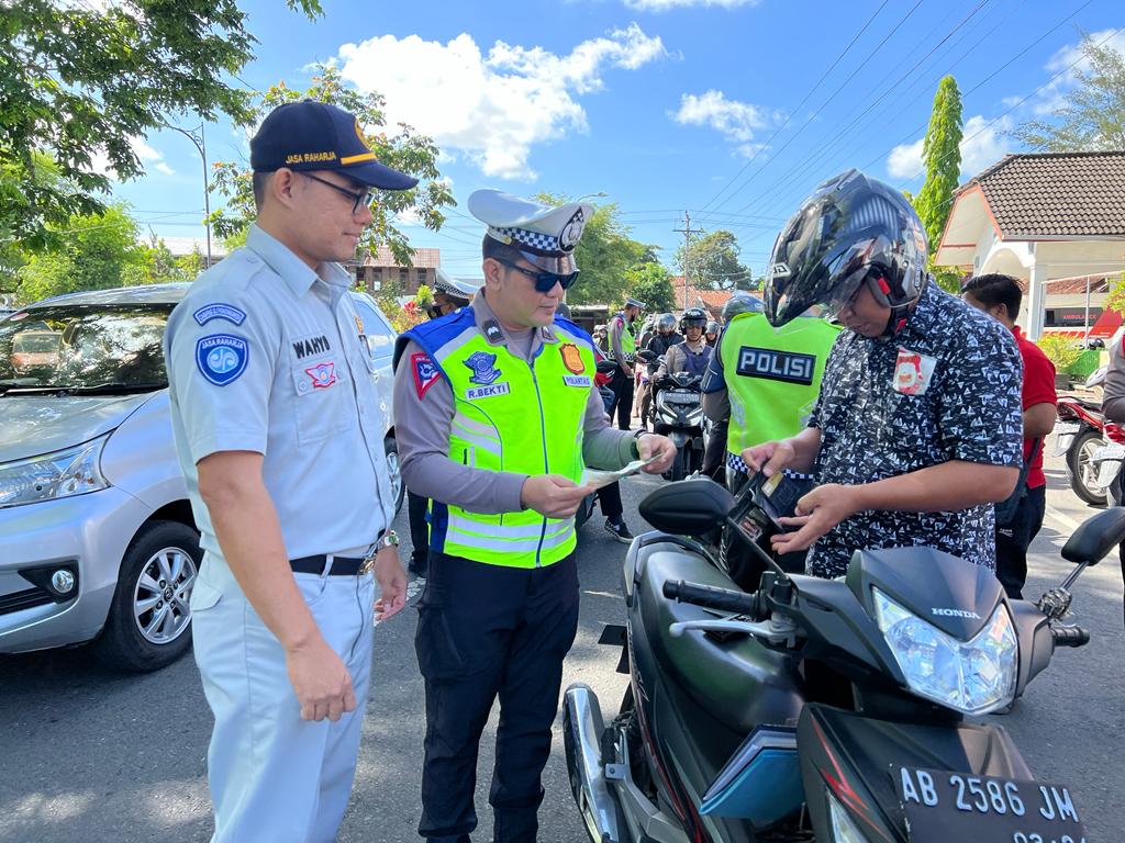 Jasa Raharja Samsat Kulon Progo Dalam Penertiban Pajak Kendaraan Bermotor Lakukan Pelaksanan Operasi Gabungan 