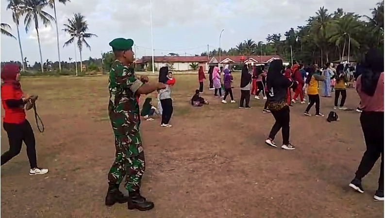 Babinsa Kedundang Monitoring Kegiatan Senam Massal