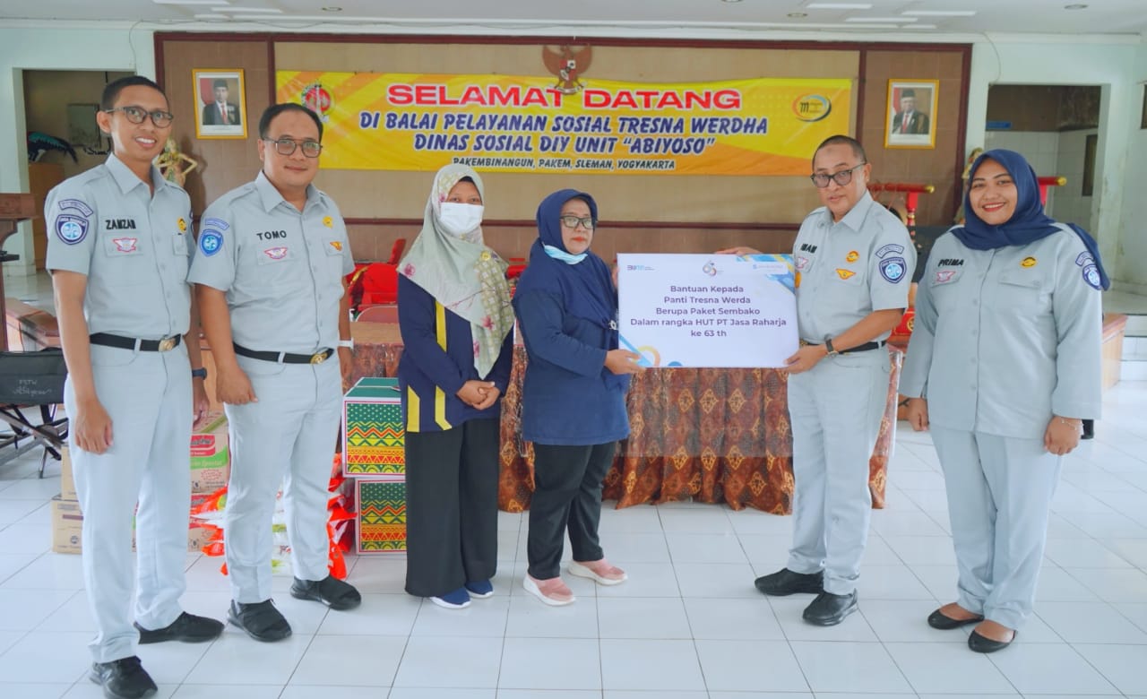 Jasa Raharja Sambangi Yayasan Panti Jompo “Tersna Weda” Dalam HUT Jasa Raharja ke-63