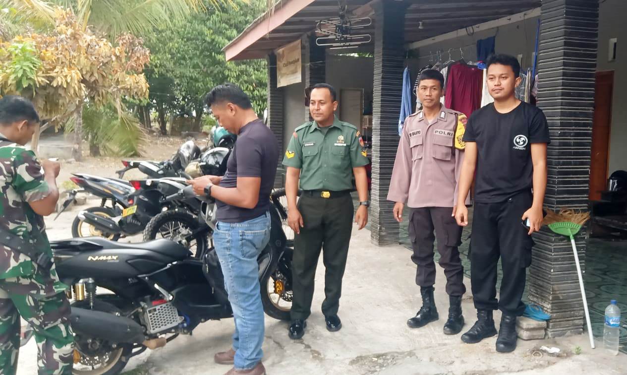 Babinsa Bersama Bhabinkamtibmas Glagah Pengecekan Lokasi Terjadinya Pencurian Sepeda Motor