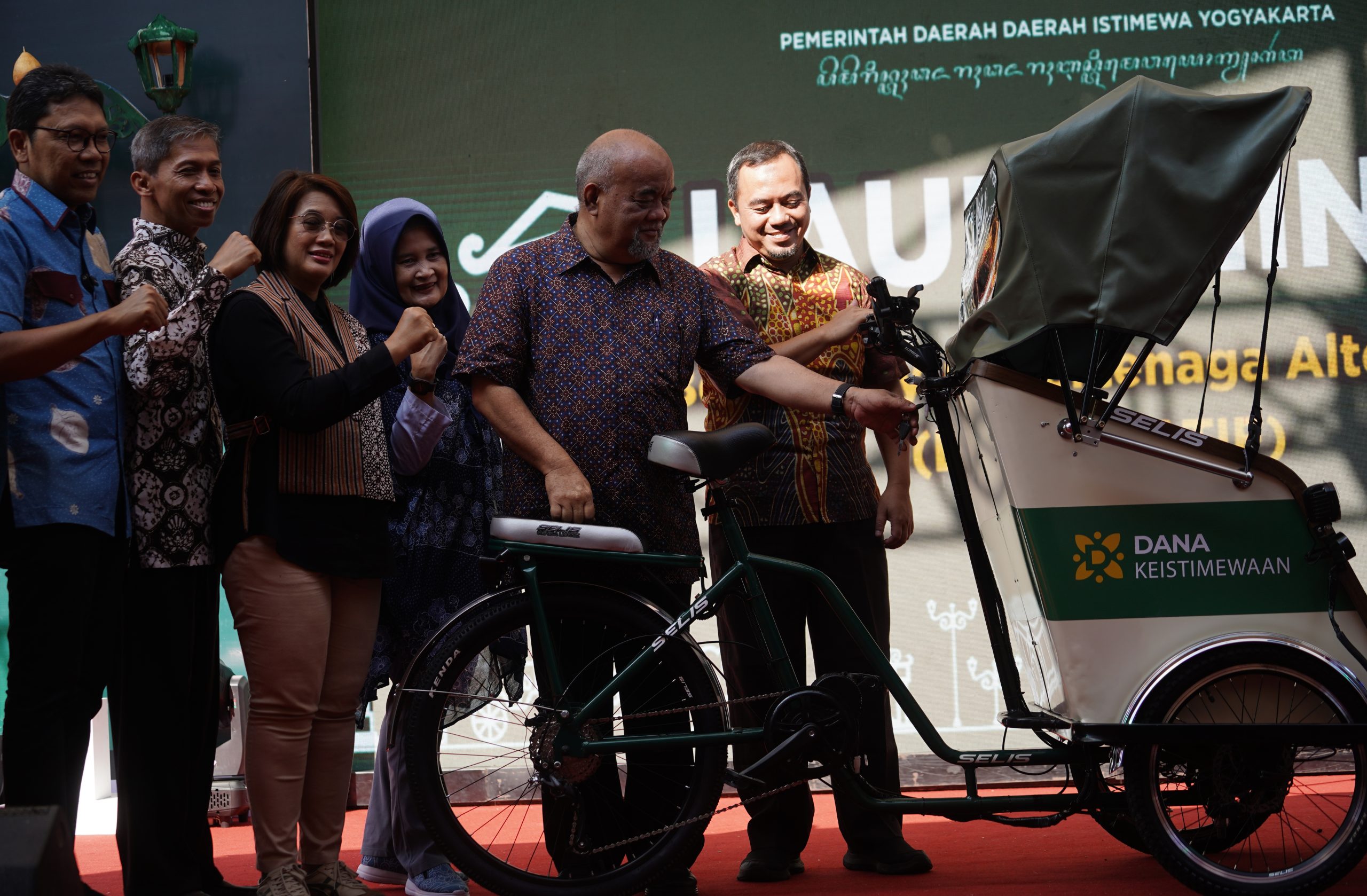 Jaga Eksistensi Transportasi Tradisional, DIY Resmi Luncurkan Becak Kayuh Bertenaga Alternatif ‘BERKREATIF’