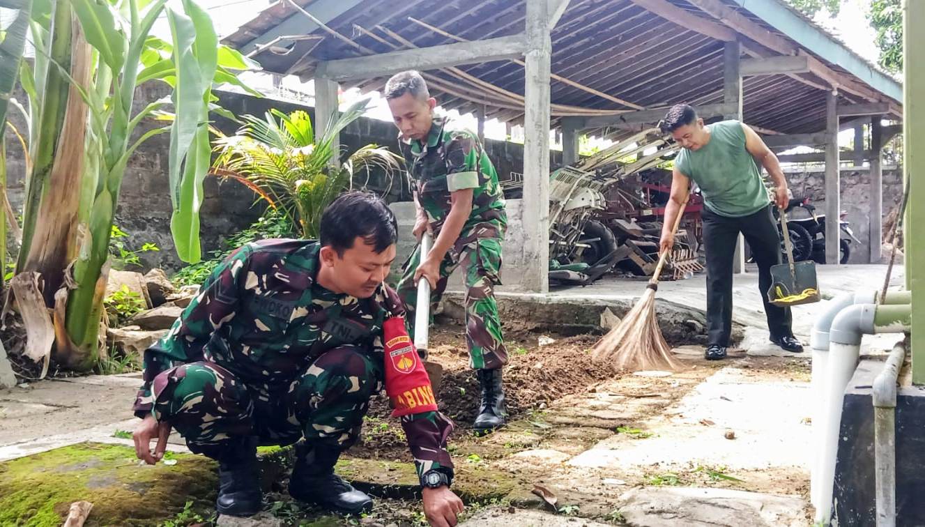 Penyiapan Media Tanam dan Pembersihan Lingkungan Makoramil