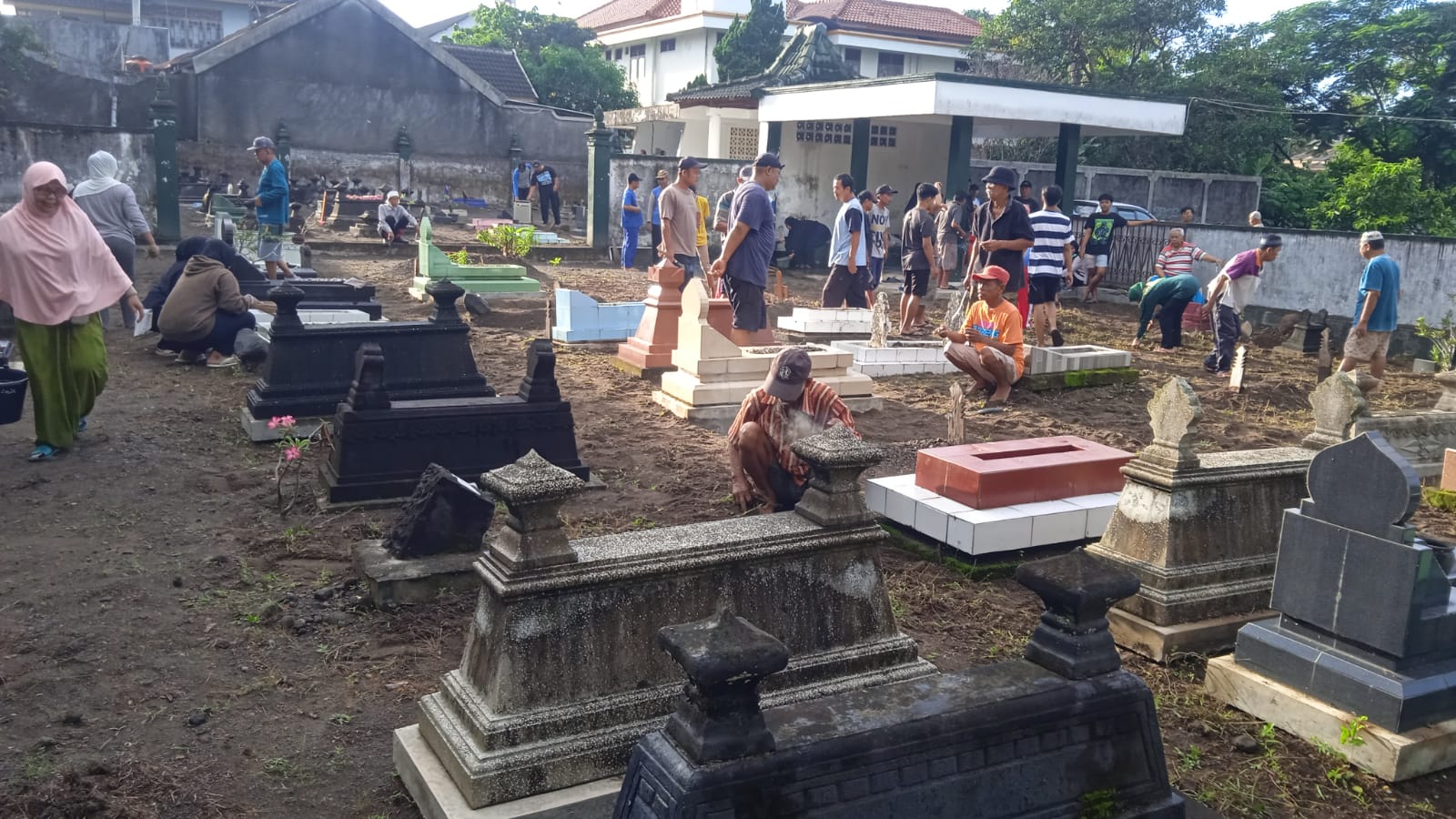 Warga Sedan Sambut Ruwah dan Puasa Bersih Makam