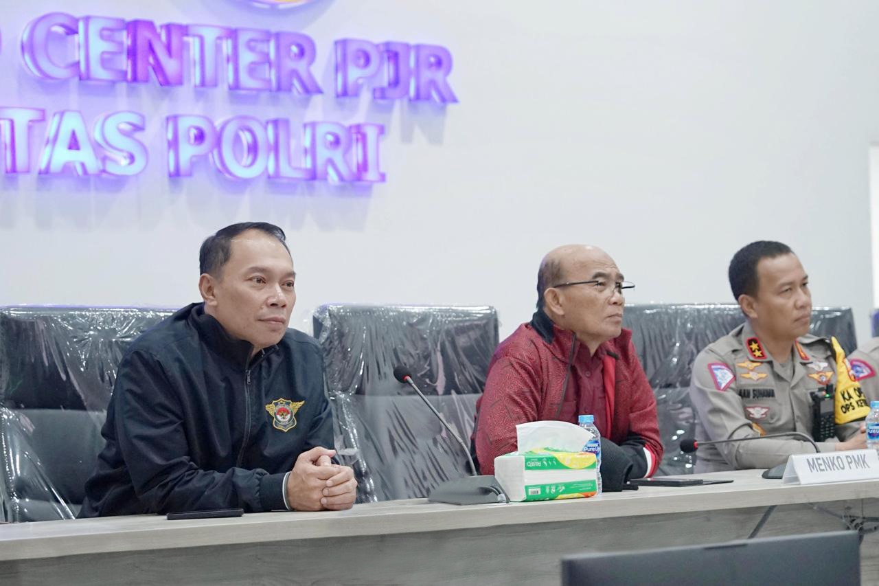 Menko PMK, Kakorlantas, dan Dirut Jasa Raharja Pantau Arus Mudik dari Command Center KM 29 Tol Jakarta-Cikampek