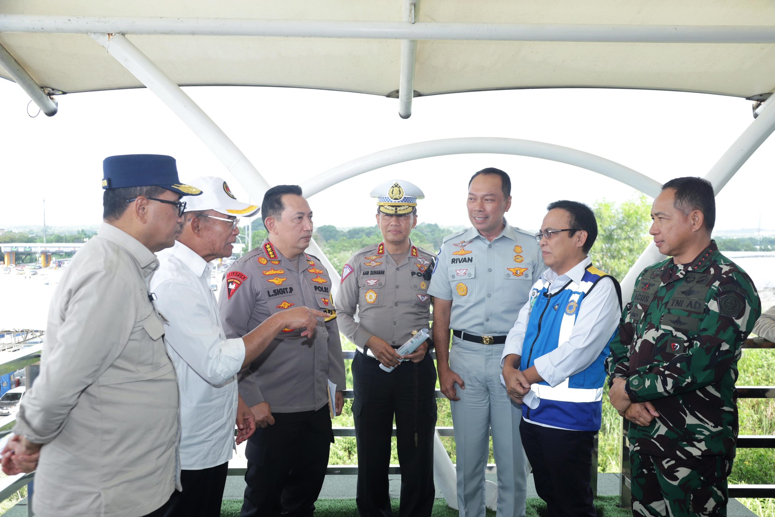 Dirut Jasa Raharja Gelar Rapat Koordinasi dan Evaluasi Arus Balik Lebaran bersama Menko PMK, Menhub, dan Kapolri, Panglima TNI, dan Kakorlantas Polri di GT Cikatama