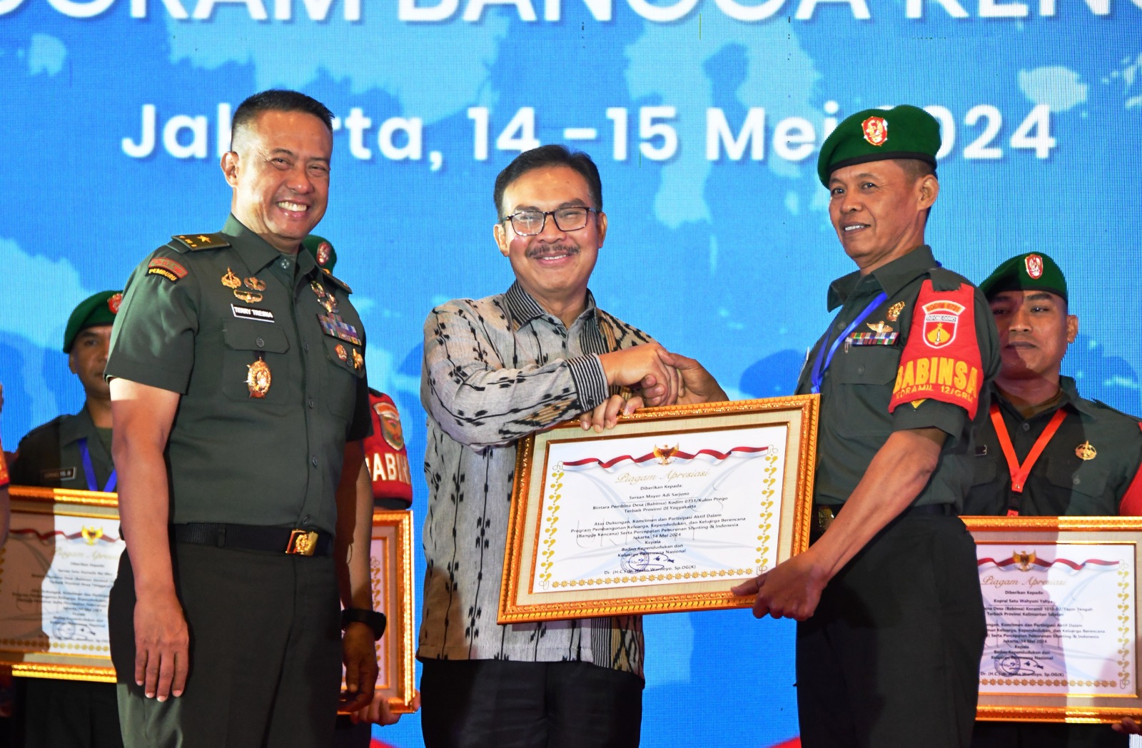 Babinsa Jatimulyo Terima Penghargaan Program Bangga Kencana BKKBN RI