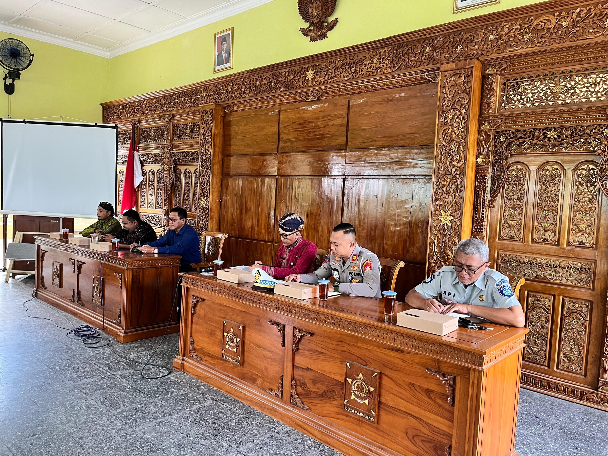 Tim Pembina Samsat Kulon Progo Selenggarakan Sosialisasi Edukasi Inovasi Pembayaran Pajak Kendaraan & SWDKLLJ