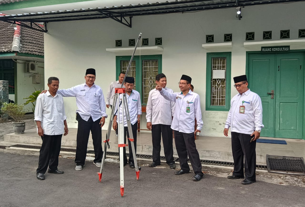 Sukseskan Program Hari Sejuta Kiblat, Kemenag Kulon Progo Cek Arah Kiblat