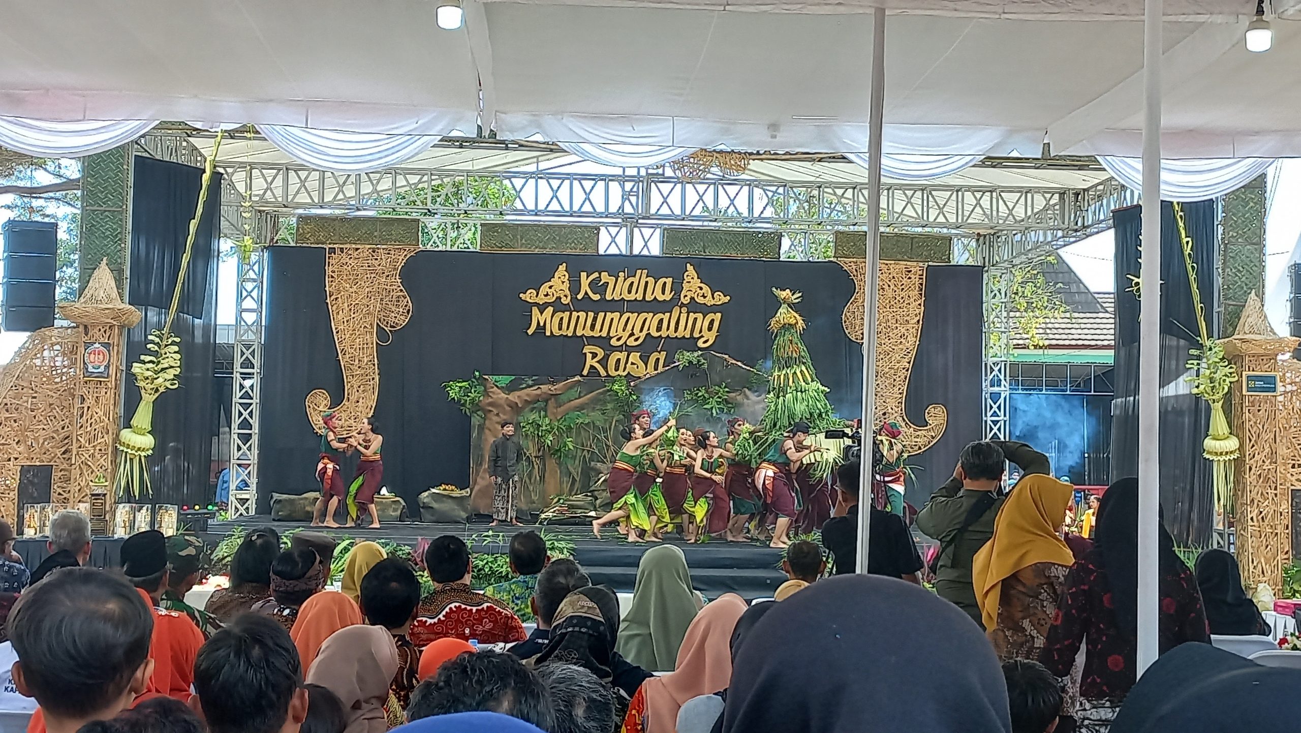 Festival Upacara Adat 2024 “Kridha Manunggaling Rasa” digelar di Lapangan SD N 2 Sentolo, Kulon Progo