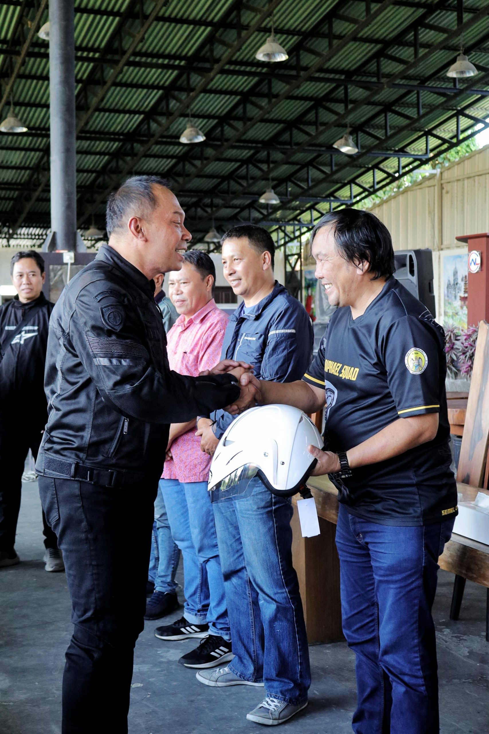 Dorong Perilaku Tertib Berlalu Lintas, Jasa Raharja Bersama Komunitas Motor Tomohon Gelar Safety Riding dan Pembersihan Rambu Lalu Lintas