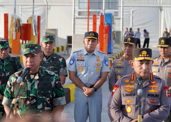 Pastikan Kesiapan Pengamanan Nataru, Dirut Jasa Raharja Dampingi Kapolri dan Panglima TNI Tinjau Gerbang Tol Prambanan