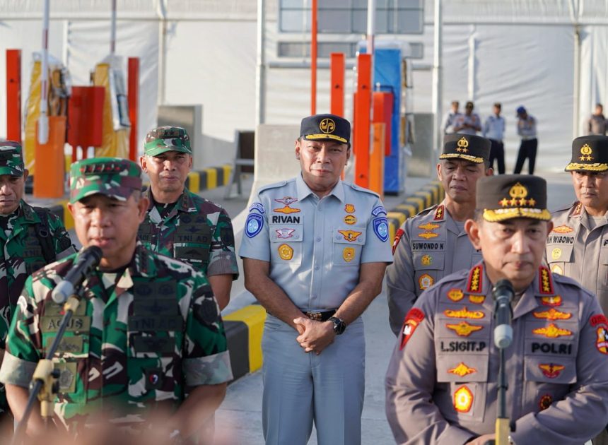 Pastikan Kesiapan Pengamanan Nataru, Dirut Jasa Raharja Dampingi Kapolri dan Panglima TNI Tinjau Gerbang Tol Prambanan