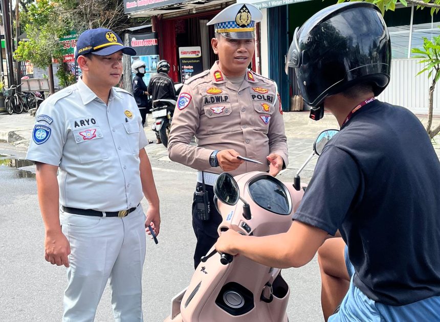 Kolaborasi KPPD Kulon Progo dan Jasa Raharja Dalam Operasi Gabungan Sadar Pajak Kendaraan Bermotor