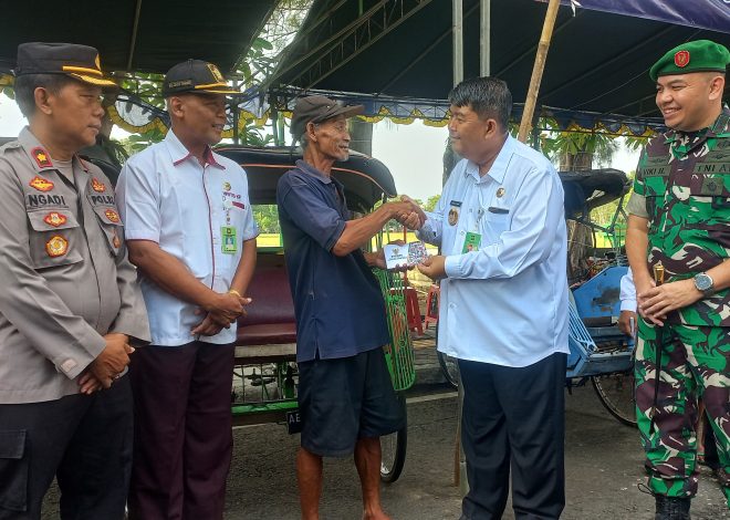 BAZNAS Kulon Progo Salurkan ZIS ke Pengayuh Becak, GTT/ PTT Hingga Kaum Dhuafa Binaan Rutan Wates